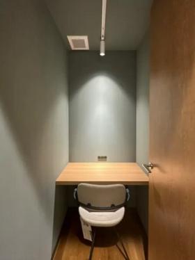 恵比寿に希少なセットアップ！ 会議室、個室ブースありの居抜き賃貸オフィス物件(約25坪) ｜居抜きオフィス物件検索サイト【vivit-ビビット】（サムネイル5）