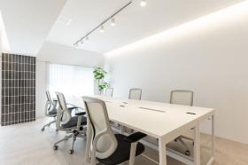 小規模内装付きオフィス 複数路線利用可能の居抜き賃貸オフィス物件(約15坪) ｜居抜きオフィス物件検索サイト【vivit-ビビット】（サムネイル1）