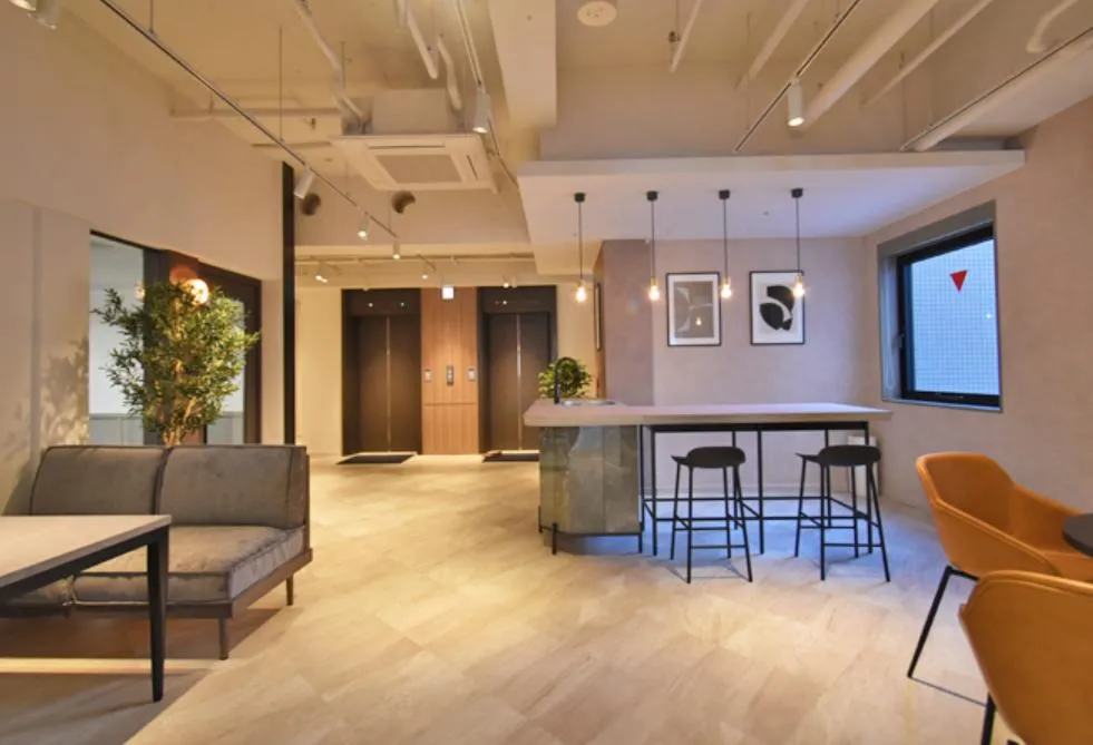 高級感溢れる内装 豪華な内装デザインの居抜き賃貸オフィス物件(約100坪) ｜居抜きオフィス物件検索サイト【vivit-ビビット】（4）