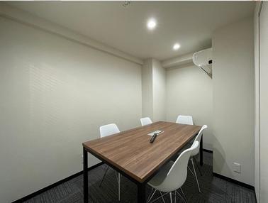 利便性の高い渋谷エリア 会議室1部屋ありの居抜き賃貸オフィス物件(約20坪) ｜居抜きオフィス物件検索サイト【vivit-ビビット】（1）