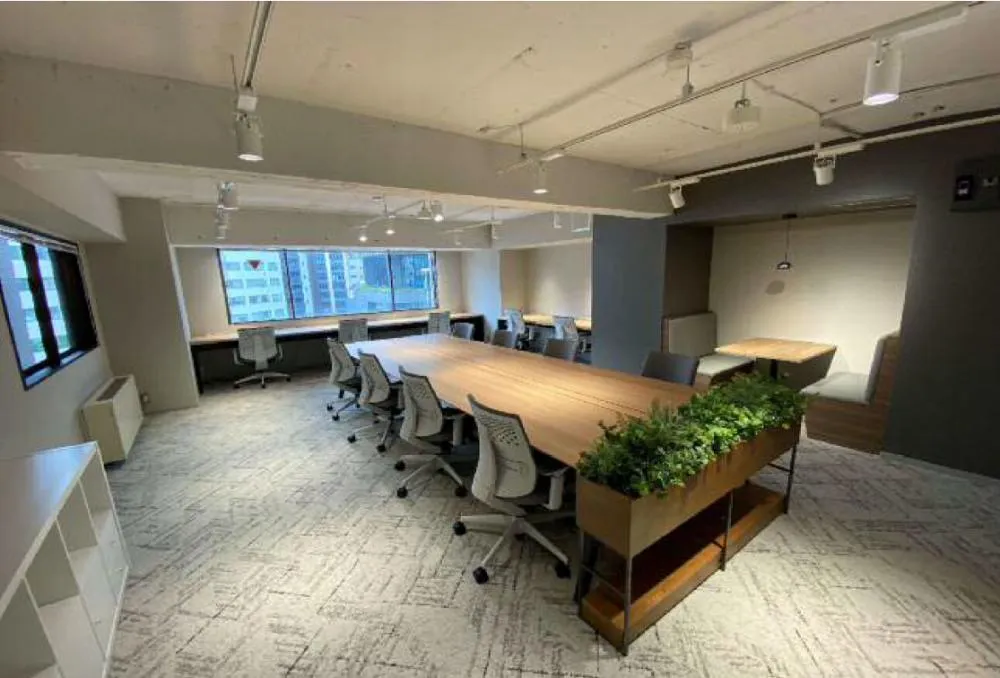 渋谷のフルセットアップ物件！ 6名用会議室1部屋付きの居抜き賃貸オフィス物件(約25坪) ｜居抜きオフィス物件検索サイト【vivit-ビビット】（1）