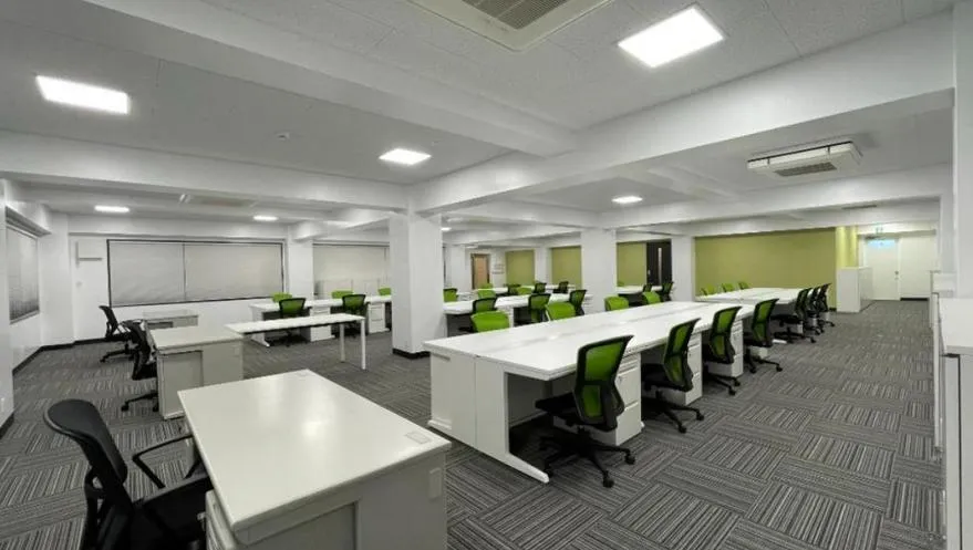 希少な100坪台セットアップ！ 会議室4つのオフィスの居抜き賃貸オフィス物件(約110坪) ｜居抜きオフィス物件検索サイト【vivit-ビビット】（3）