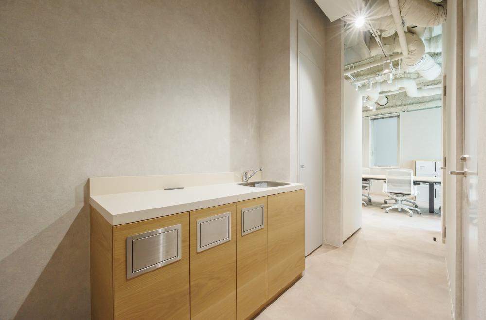 オシャレなラウンジ完備！ 原状回復不要！の居抜き賃貸オフィス物件(約35坪) ｜居抜きオフィス物件検索サイト【vivit-ビビット】（11）