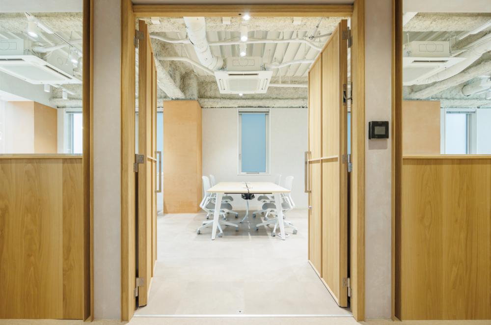 会議室、テレカンブースあり 清潔感のある内装付きオフィスの居抜き賃貸オフィス物件(約35坪) ｜居抜きオフィス物件検索サイト【vivit-ビビット】（3）