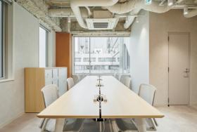 会議室、テレカンブースあり 清潔感のある内装付きオフィスの居抜き賃貸オフィス物件(約35坪) ｜居抜きオフィス物件検索サイト【vivit-ビビット】（サムネイル4）