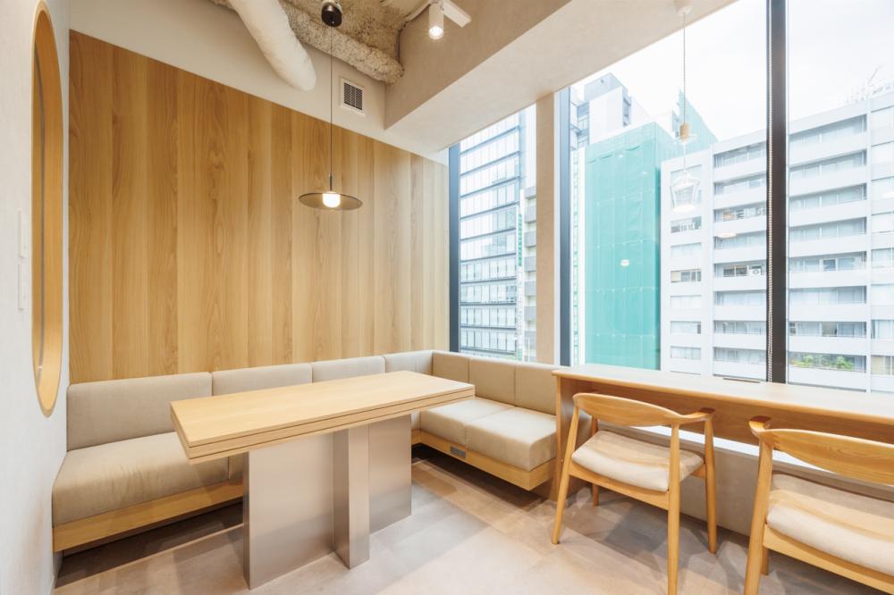 会議室、テレカンブースあり 清潔感のある内装付きオフィスの居抜き賃貸オフィス物件(約35坪) ｜居抜きオフィス物件検索サイト【vivit-ビビット】（7）