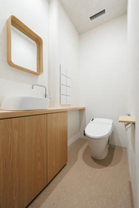 会議室、テレカンブースあり 清潔感のある内装付きオフィスの居抜き賃貸オフィス物件(約35坪) ｜居抜きオフィス物件検索サイト【vivit-ビビット】（サムネイル10）