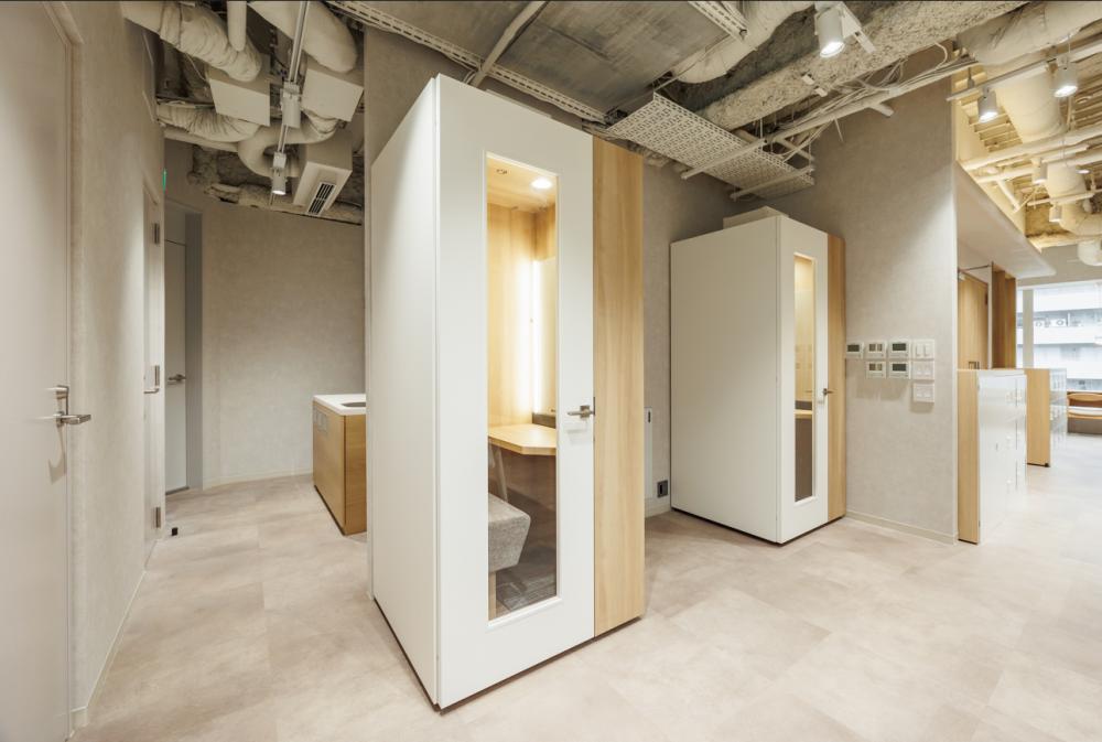 会議室、テレカンブースあり 清潔感のある内装付きオフィスの居抜き賃貸オフィス物件(約35坪) ｜居抜きオフィス物件検索サイト【vivit-ビビット】（9）