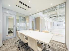 希少な100坪台セットアップ！ 会議室付きセットアップオフィスの居抜き賃貸オフィス物件(約105坪) ｜居抜きオフィス物件検索サイト【vivit-ビビット】（サムネイル1）