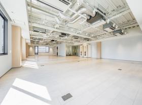 希少な100坪台セットアップ！ 会議室付きセットアップオフィスの居抜き賃貸オフィス物件(約105坪) ｜居抜きオフィス物件検索サイト【vivit-ビビット】（サムネイル5）