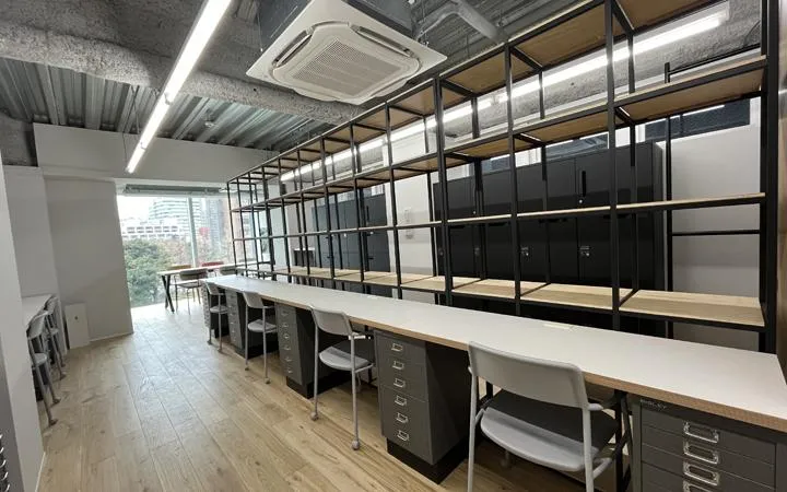 8名用執務室・会議室あり！ シンプルな内装・テラス付きの居抜き賃貸オフィス物件(約15坪) ｜居抜きオフィス物件検索サイト【vivit-ビビット】（3）