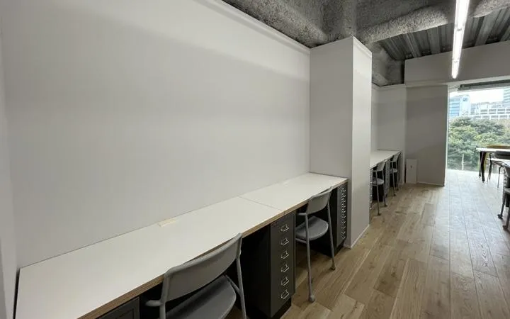 8名用執務室・会議室あり！ シンプルな内装・テラス付きの居抜き賃貸オフィス物件(約15坪) ｜居抜きオフィス物件検索サイト【vivit-ビビット】（4）