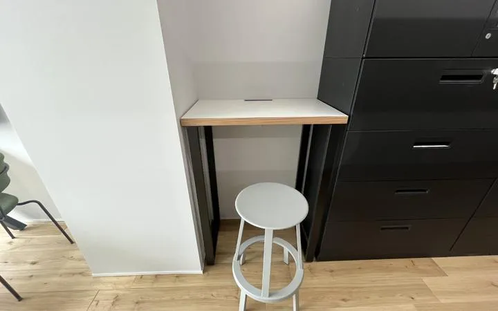 8名用執務室・会議室あり！ シンプルな内装・テラス付きの居抜き賃貸オフィス物件(約15坪) ｜居抜きオフィス物件検索サイト【vivit-ビビット】（6）