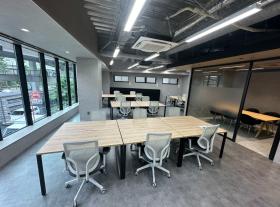 会議室2室 オシャレの居抜き賃貸オフィス物件(約50坪) ｜居抜きオフィス物件検索サイト【vivit-ビビット】（サムネイル4）