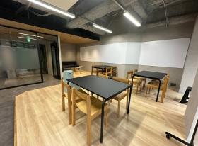 会議室2室 オシャレの居抜き賃貸オフィス物件(約50坪) ｜居抜きオフィス物件検索サイト【vivit-ビビット】（サムネイル6）