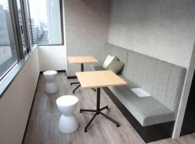 神楽坂徒歩4分！ 6名用会議室あり！！の居抜き賃貸オフィス物件(約35坪) ｜居抜きオフィス物件検索サイト【vivit-ビビット】（サムネイル1）