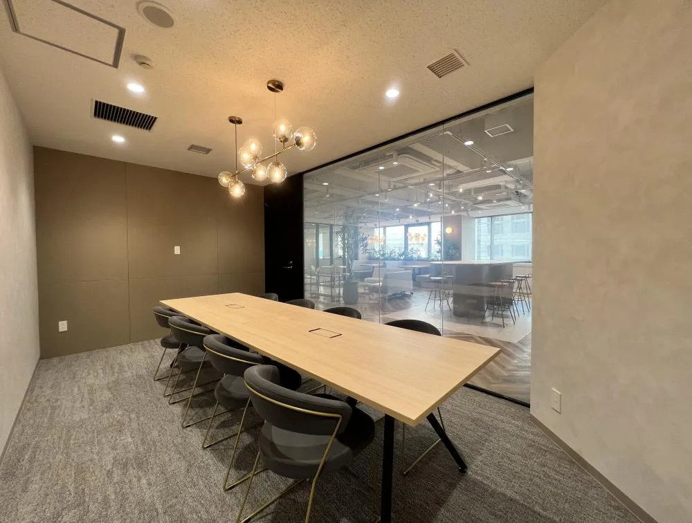 おしゃれなウッド調 会議室・テレカンブースあり！！の居抜き賃貸オフィス物件(約75坪) ｜居抜きオフィス物件検索サイト【vivit-ビビット】（4）
