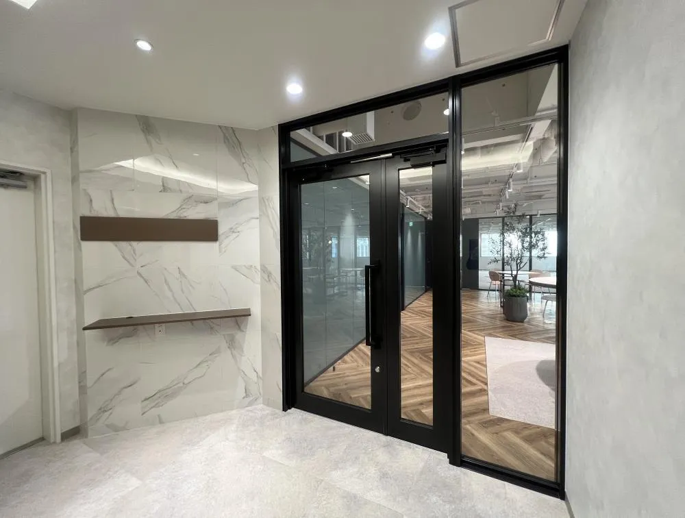 おしゃれなウッド調 会議室・テレカンブースあり！！の居抜き賃貸オフィス物件(約75坪) ｜居抜きオフィス物件検索サイト【vivit-ビビット】（5）