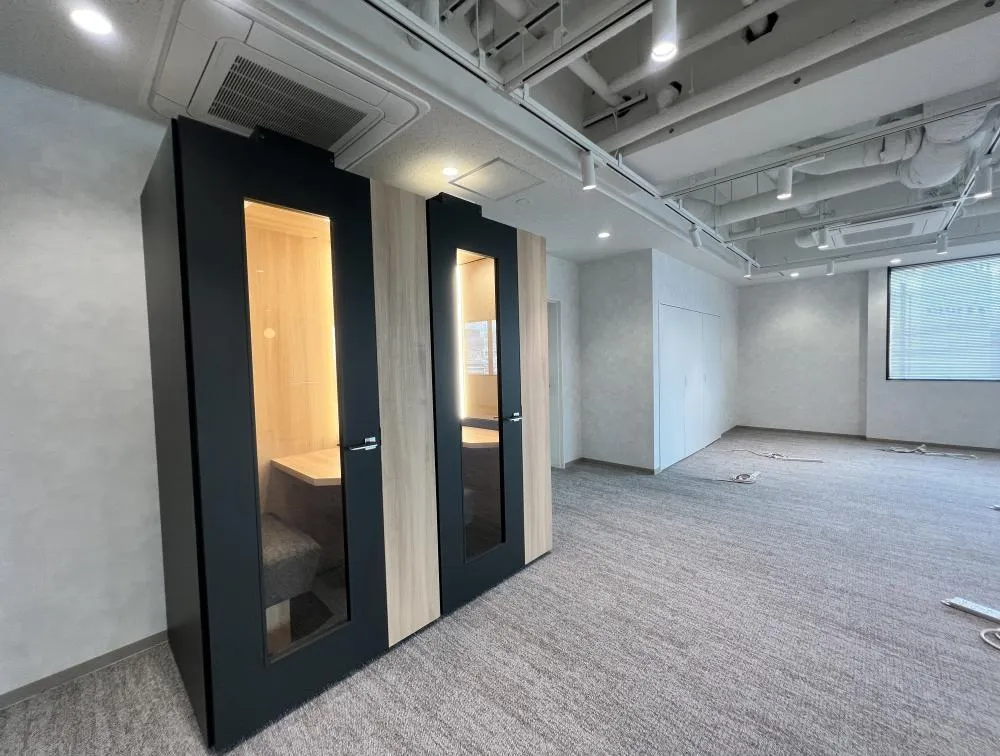 おしゃれなウッド調 会議室・テレカンブースあり！！の居抜き賃貸オフィス物件(約75坪) ｜居抜きオフィス物件検索サイト【vivit-ビビット】（9）