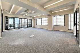 お洒落なラウンジ 内装付きで初期費用削減！の居抜き賃貸オフィス物件(約30坪) ｜居抜きオフィス物件検索サイト【vivit-ビビット】（サムネイル6）