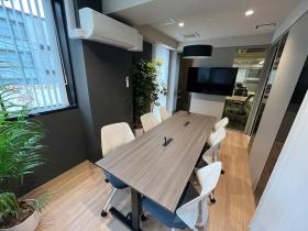 六本木エリア 6名用会議室付きの居抜き賃貸オフィス物件(約25坪) ｜居抜きオフィス物件検索サイト【vivit-ビビット】（サムネイル1）