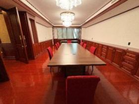 会議室付きオフィス 重厚感のある貸室内の居抜き賃貸オフィス物件(約35坪) ｜居抜きオフィス物件検索サイト【vivit-ビビット】（サムネイル1）