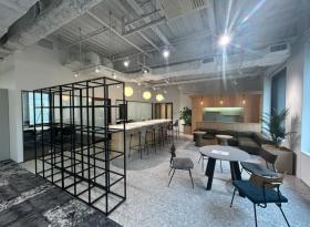 大型内装付き物件！ 個別ブース設置済み！の居抜き賃貸オフィス物件(約115坪) ｜居抜きオフィス物件検索サイト【vivit-ビビット】（サムネイル4）