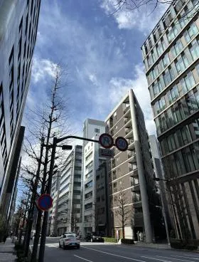 幸ビルの外観