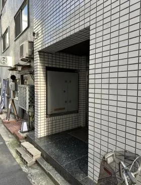 秀和ビルの外観