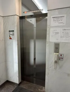 銀料ビルの外観
