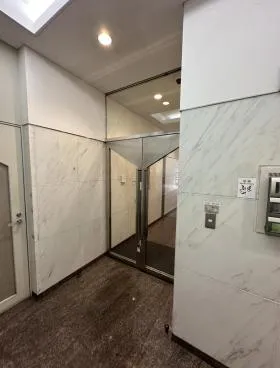 銀料ビルの外観