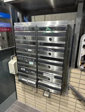 三善ビルの外観