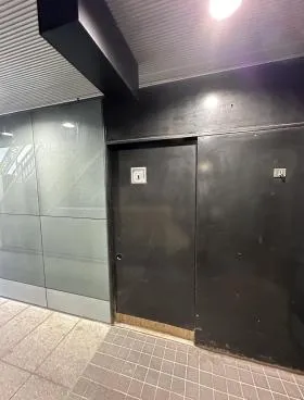 三善ビルの外観