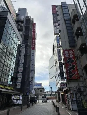 新富ビルの外観