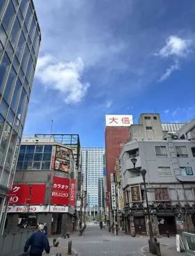 新富ビルの外観