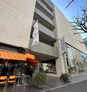 AXISビルの外観