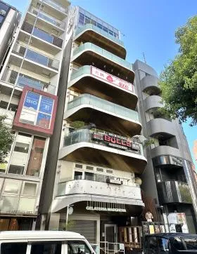 マニヴィア麻布十番ビルの外観