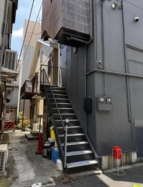 貸店舗ビルの外観