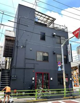 貸店舗ビルの外観