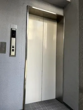 神山町Yビルの外観