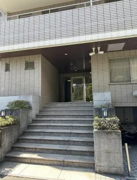 ツインヒルズ代々木公園ビルの外観