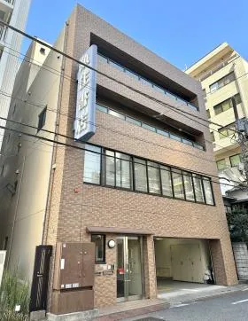魚住書店ビルの外観