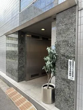東京真珠上野ビルの外観