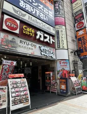 上野広小路2000ビルの外観