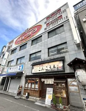 リューツウ本店ビルの外観