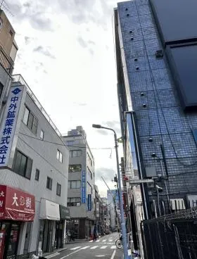 リューツウ本店ビルの外観