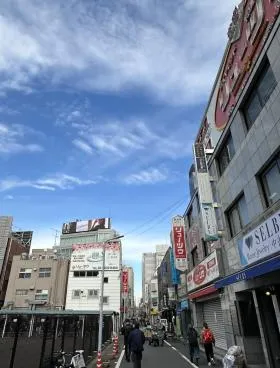 リューツウ本店ビルの外観