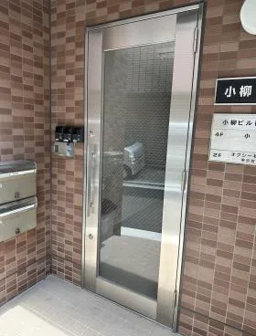 小柳ビルの外観