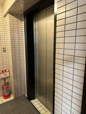 鈴武浅草橋駅前ビルの外観