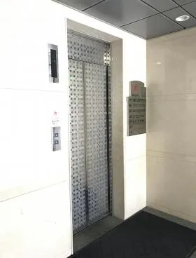 MKビルの外観